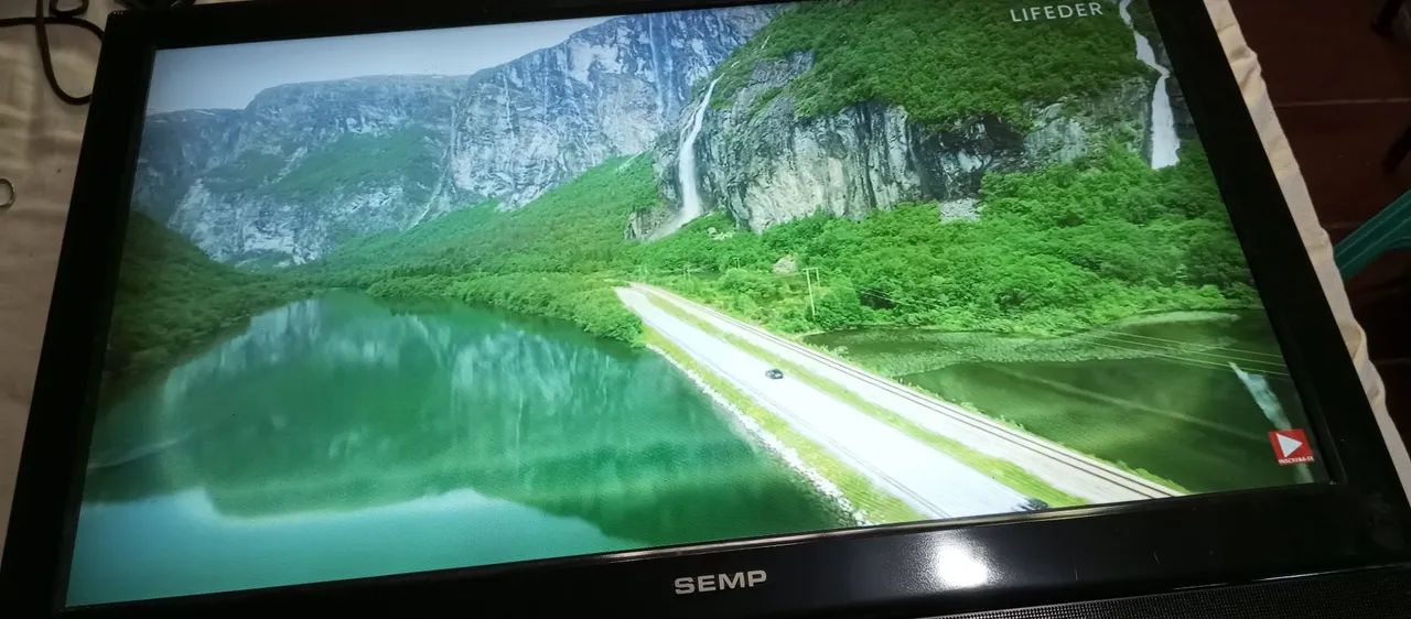 TV Semp 32" LCD HDMI Completa com controle. - Foto 2