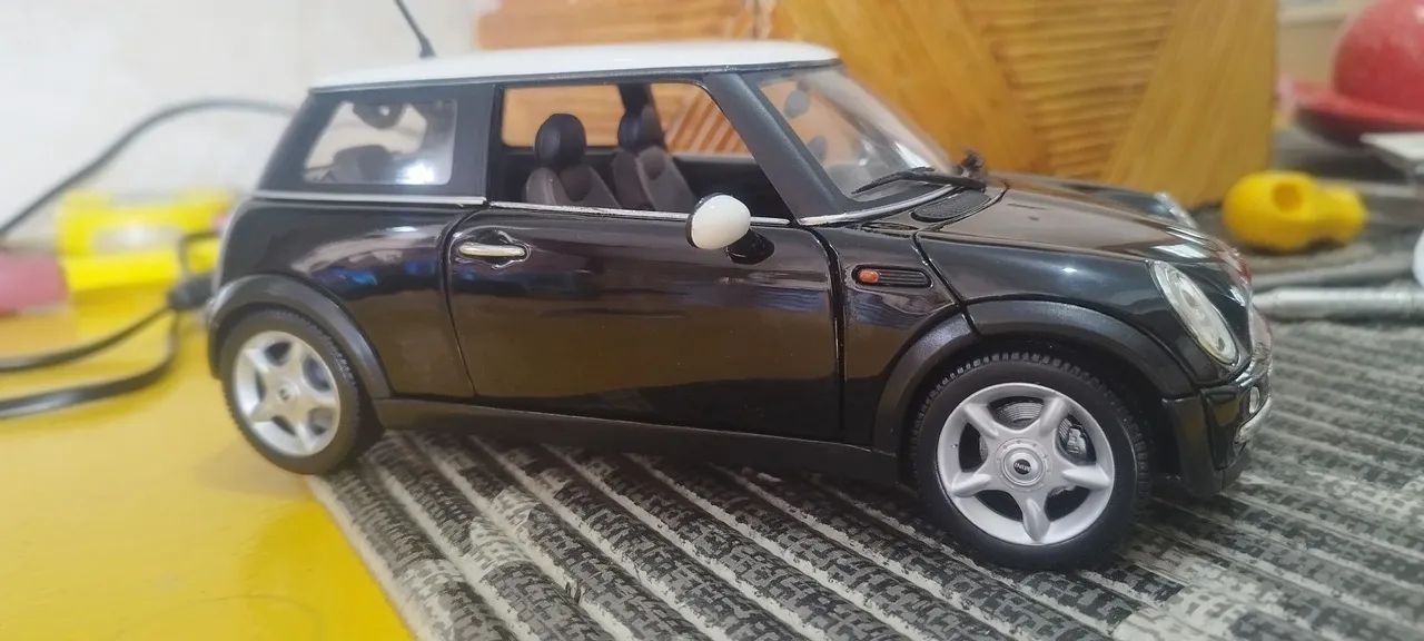 Mini Cooper 1/18 - Maisto