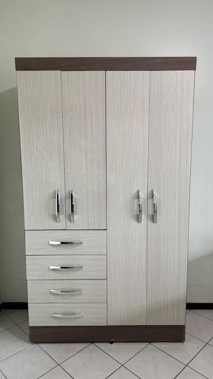Guarda roupa com espelho 
