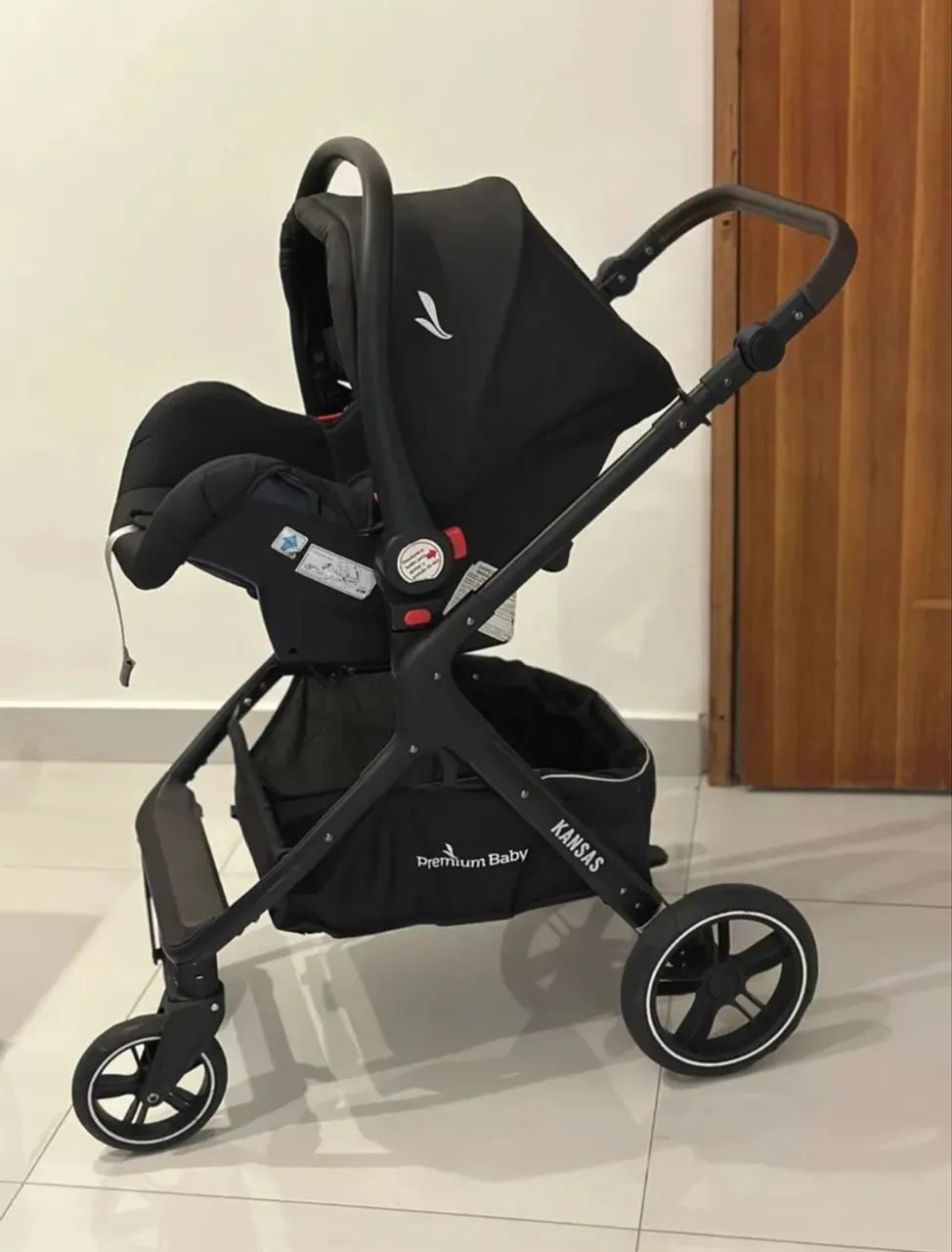 Carrinho de Bebe Compacto com Bebê Conforto - Foto 2