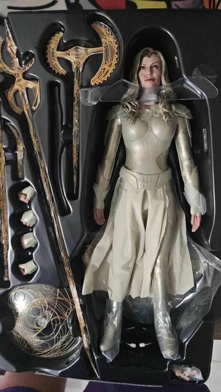 Action figure Thena Hot Toys Os Eternos Marvel 1/6 - Foto 2