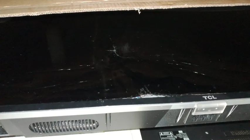 TV TCL 49" para retirar peças