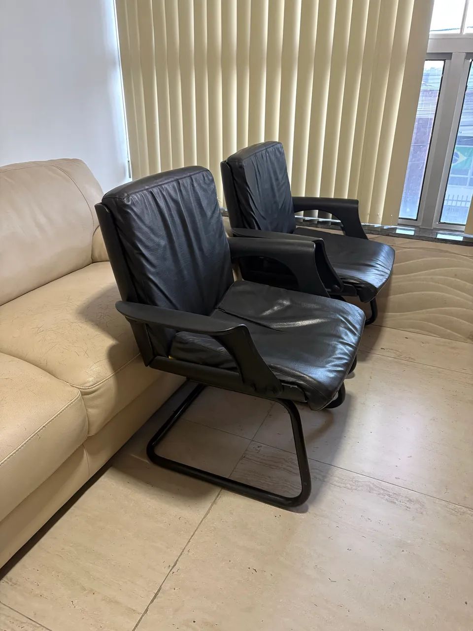 Cadeiras de escritório ou sala 
