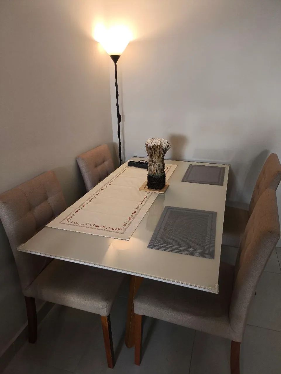 Mesa de Jantar pra 6 lugares
