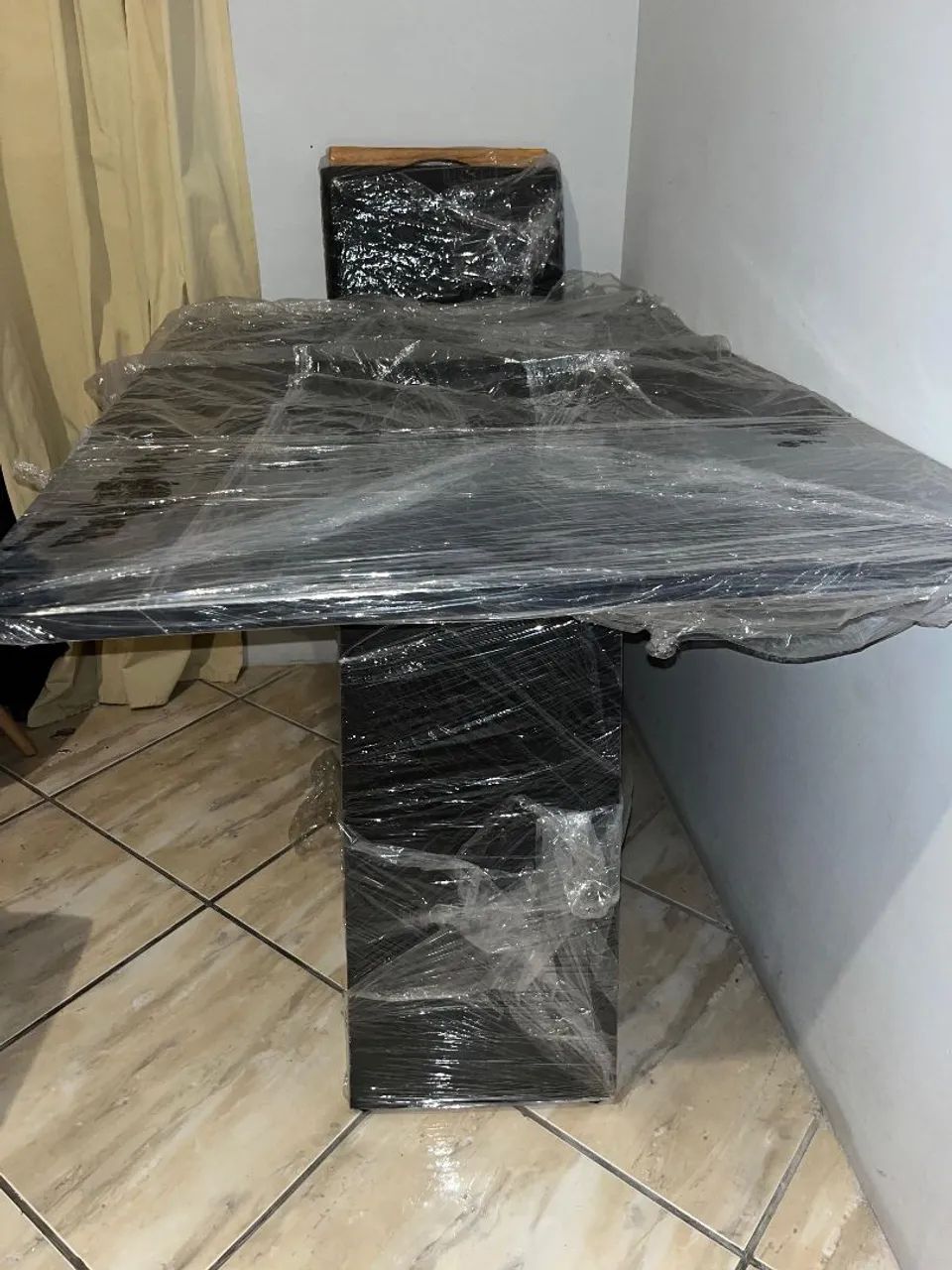 Mesa de jantar 4 cadeiras