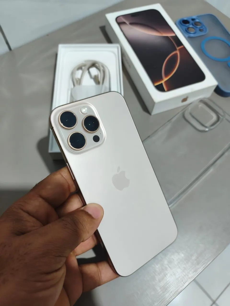 iPhone 16 pro max desert 256GB perfeito na caixa com cabo e capa - Foto 3
