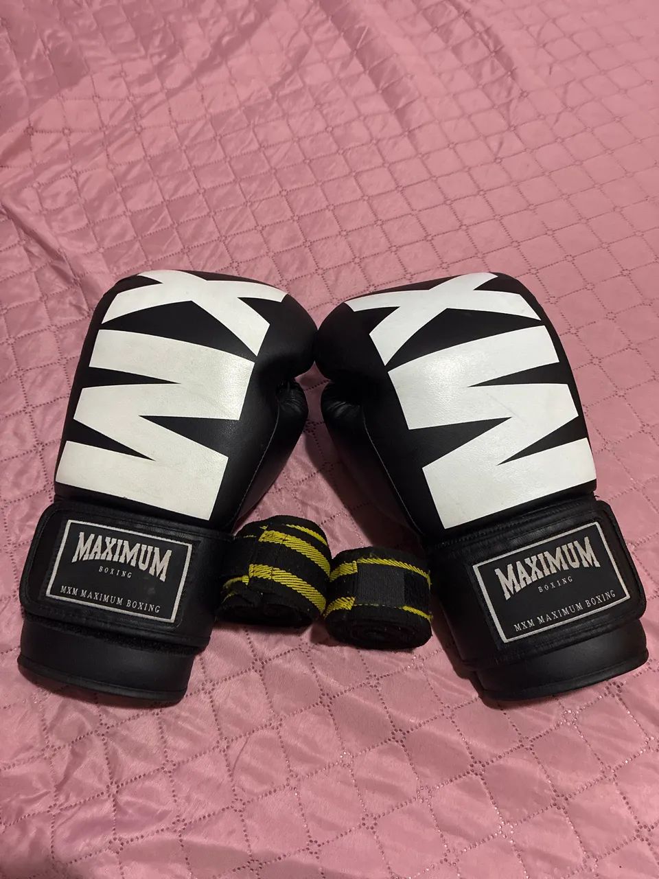 Luva de boxe max, pouco usada (bandagem opcional)