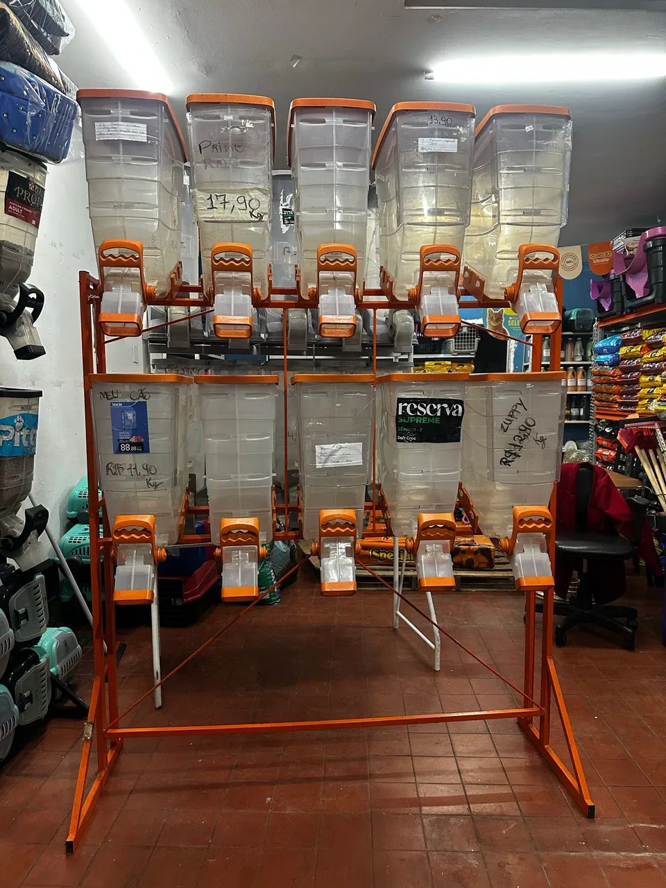 Graneleiro de ração com 10 módulos 