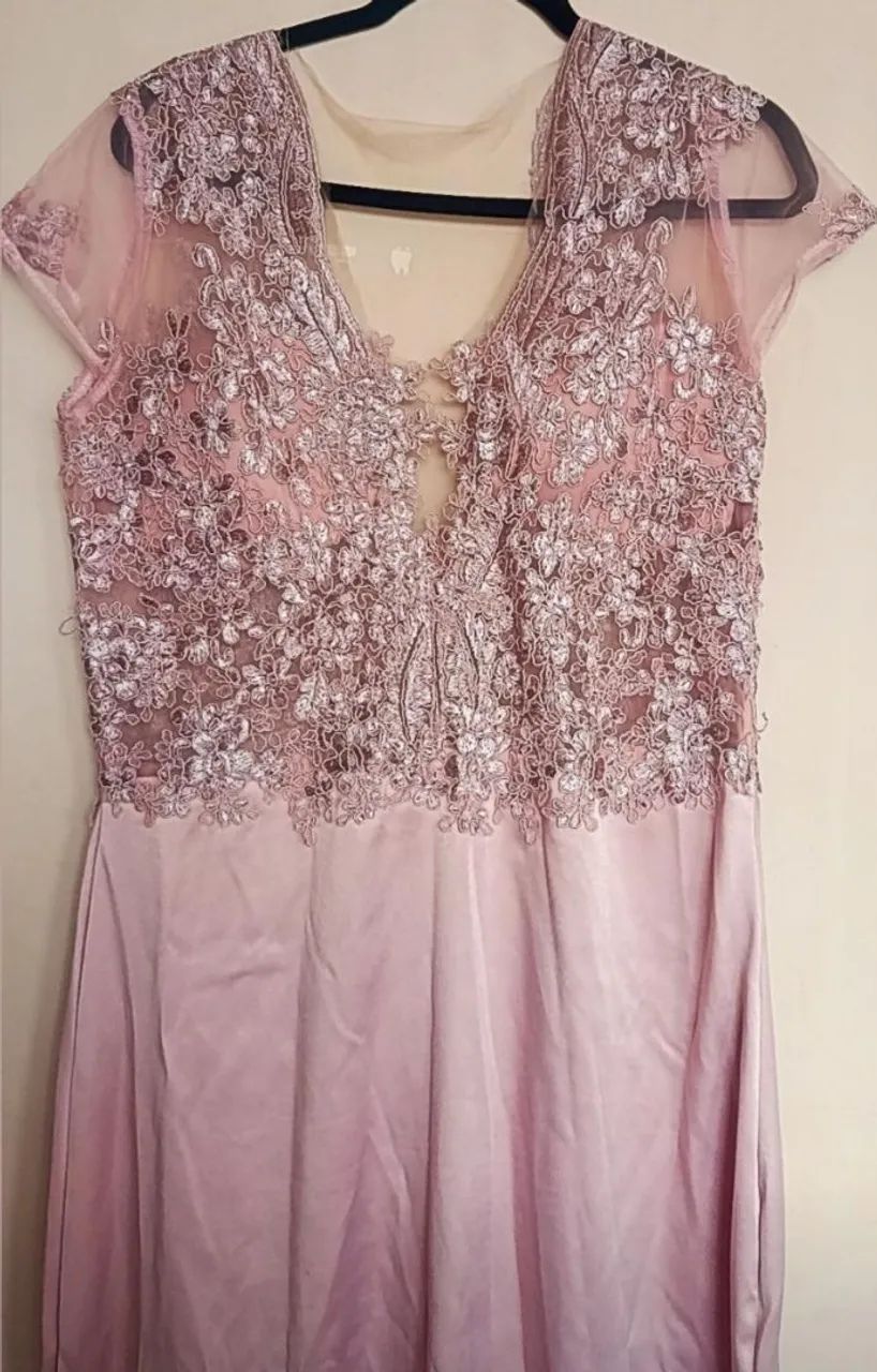 Vestido de Festa em Renda Plus Size. 