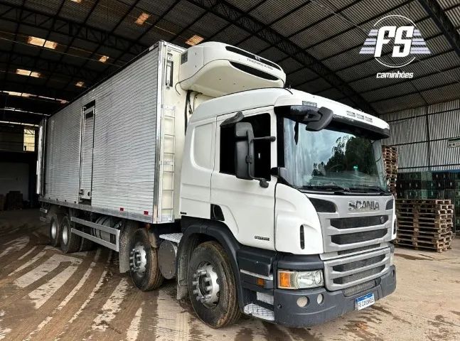 Scania P250 8x2 baú