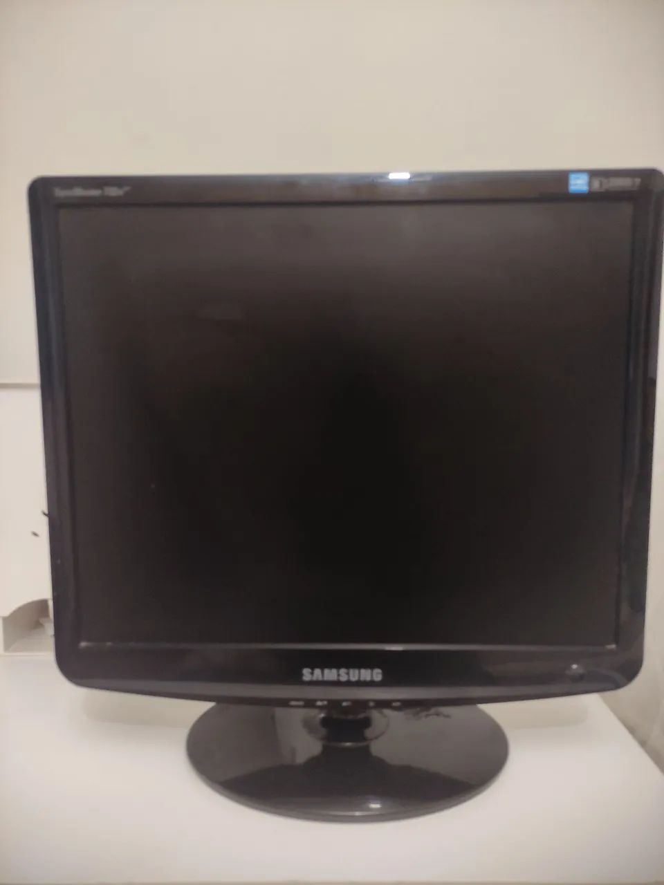 Monitor Samsung de 17 polegadas com os cabos entrada VGA 