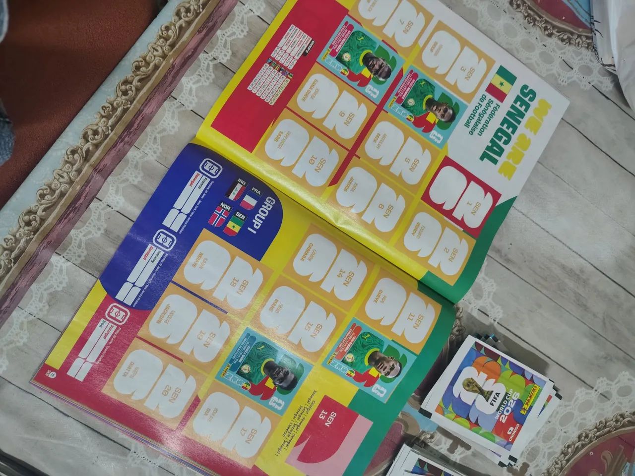 Álbum da copa FIFA 2026 + 70 figurinhas + 45 envelopes - Foto 3