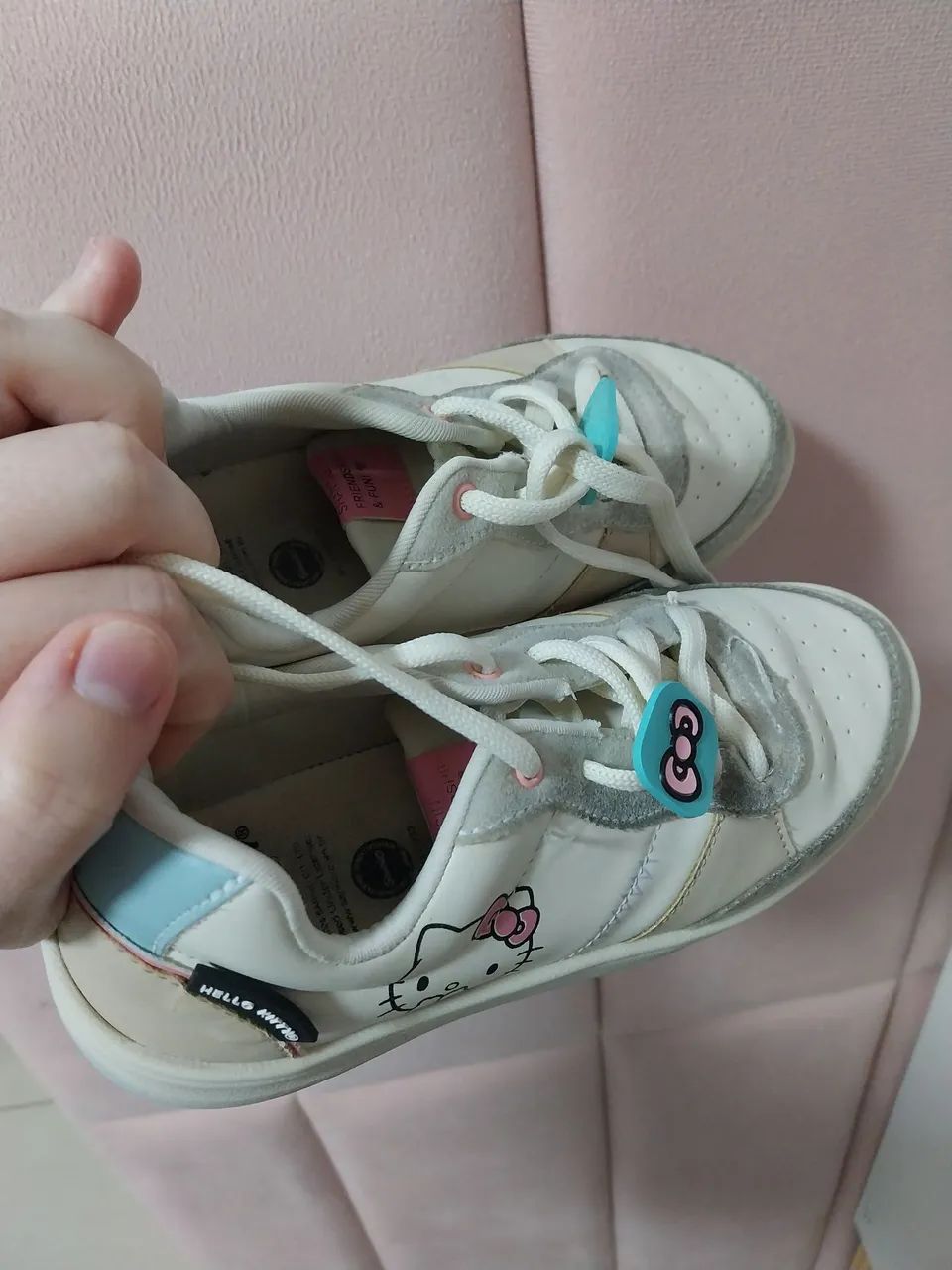 Vendo tênis da Hello Kitty (Semi-novo) - Foto 2