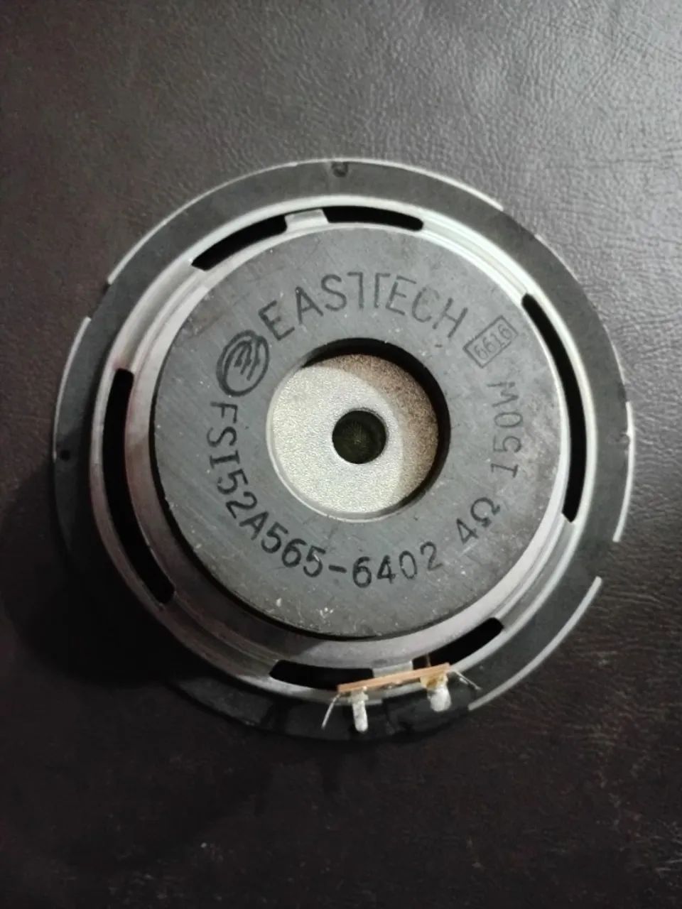"Som Alto-Falante são dois de 6 Polegadas, 4 Ohms, 150 Ws cada, com respiração de bobina" - Foto 4