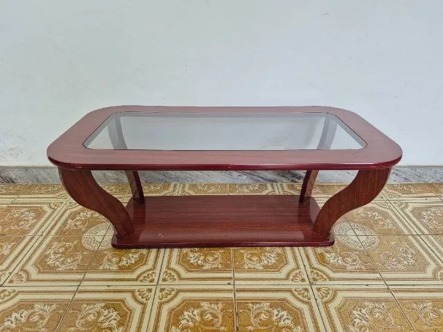 Mesa de Centro Vintage em Madeira com Tampo de Vidro Usada