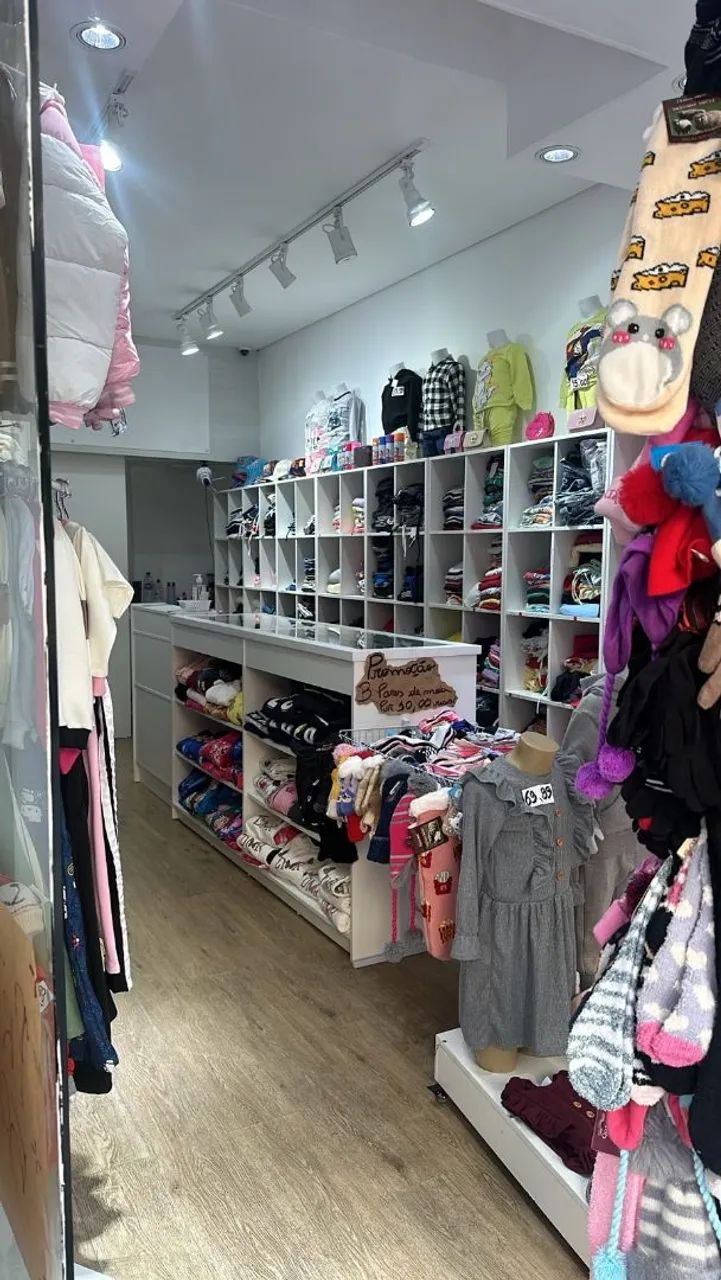 Vendo loja completa com roupas infantil e juvenil, móveis e manequins!