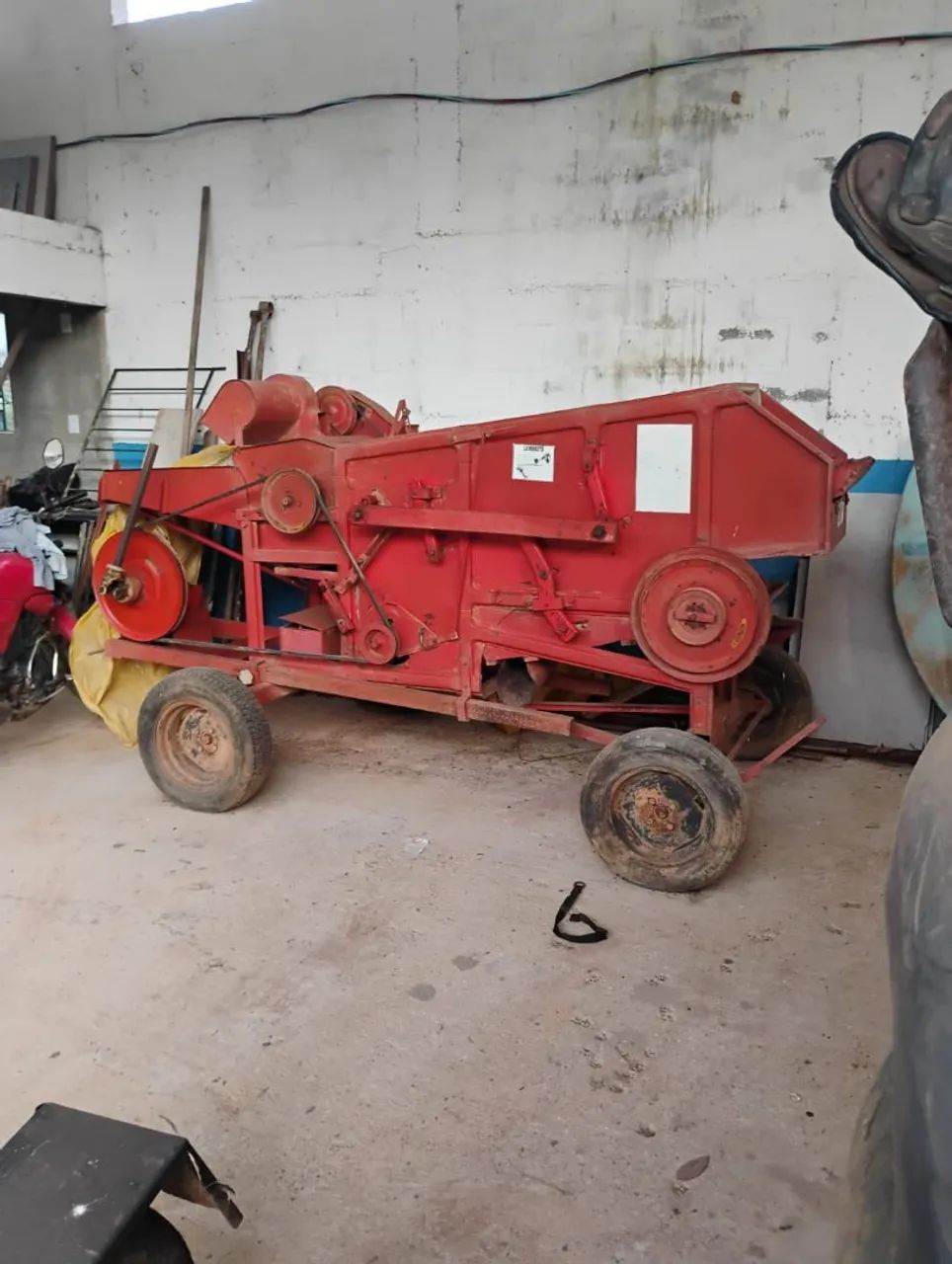 Trilhadeira Vencedor moe tritura e debulha graos soja aveia