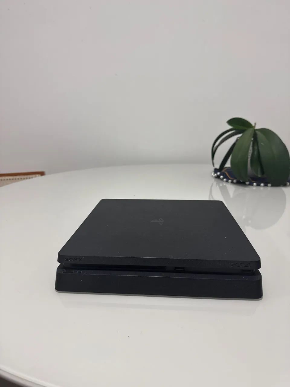 PlayStation 4 de 1 tb 2 controles e 6 jogos