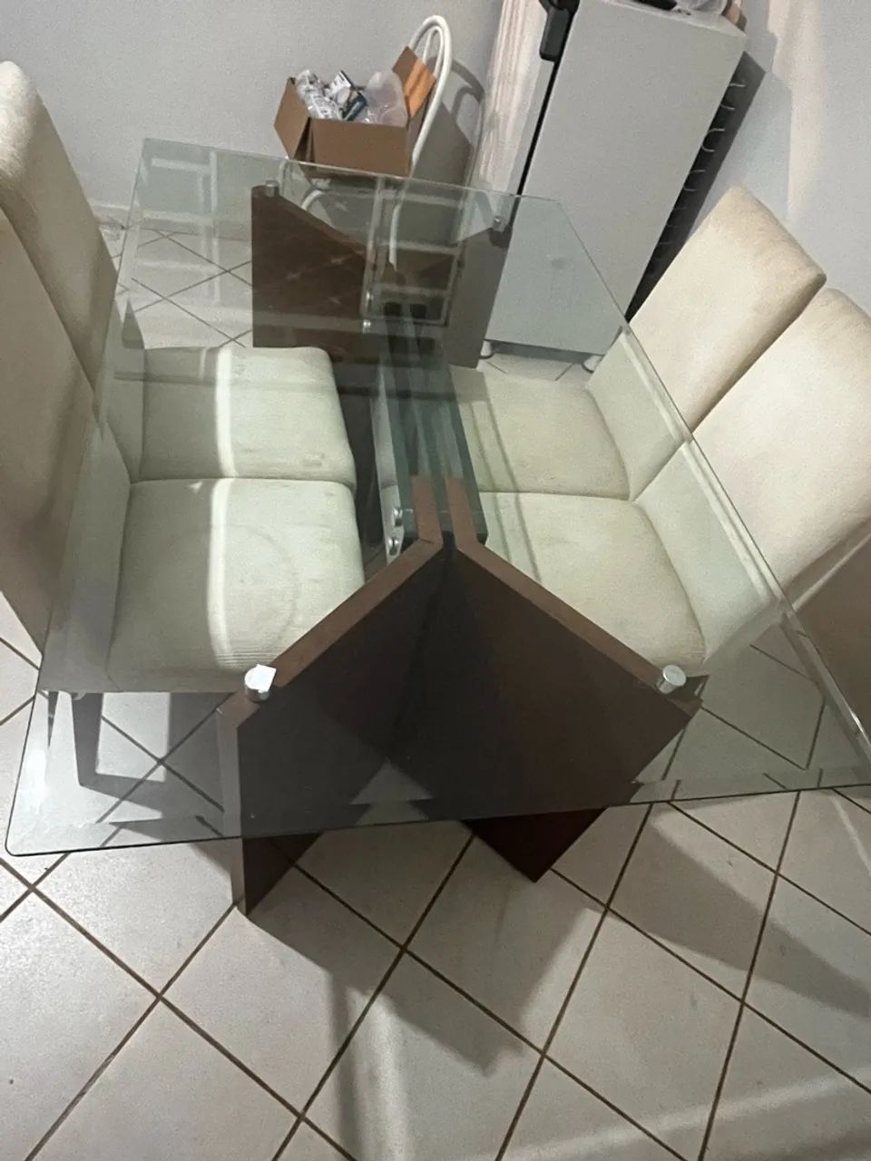 Mesa Vidro 6 lugares com 4 cadeiras 