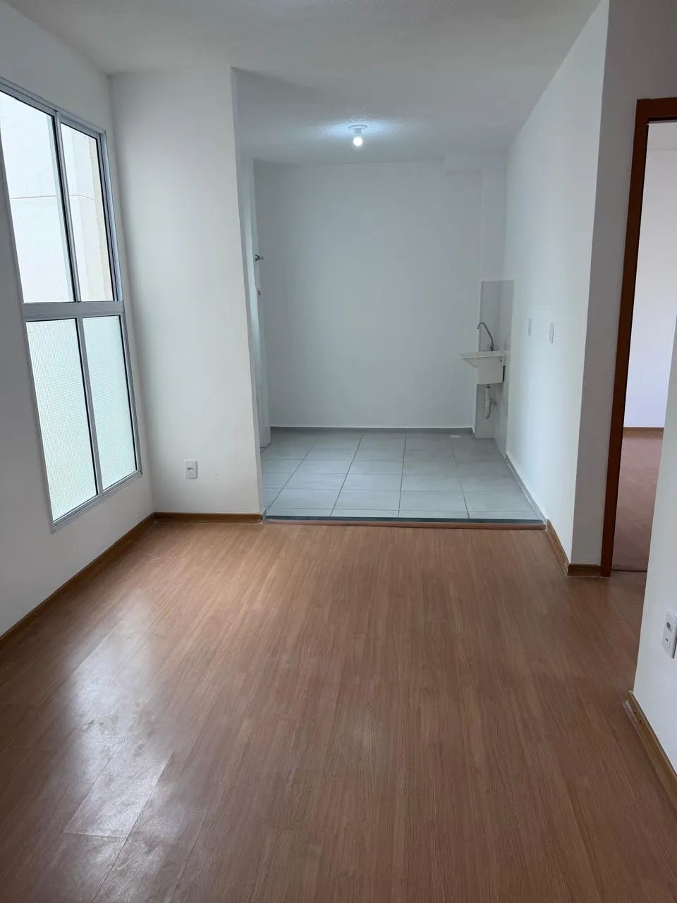 Apto 2 dormitórios, 1 bwc com box, sala, cozinha e área de serviço, sem elevador e com 1 v - Foto 3