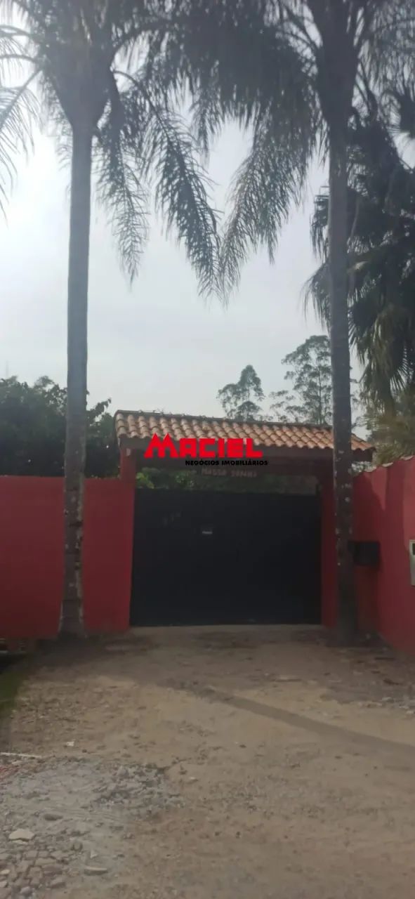 Exelente chácara, em Caçapava com 3 dormitórios