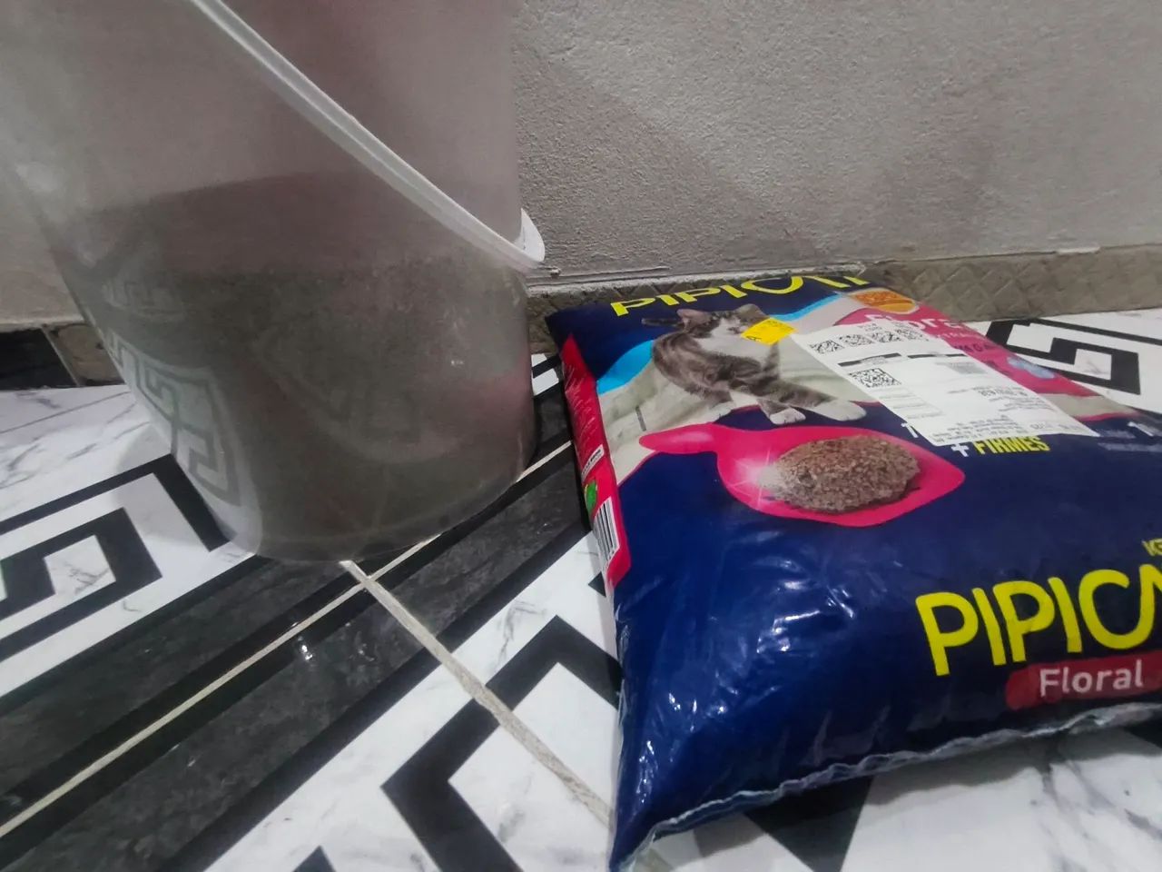 VENDO AREIA DE GATO PIPICAT 12KG - Foto 3