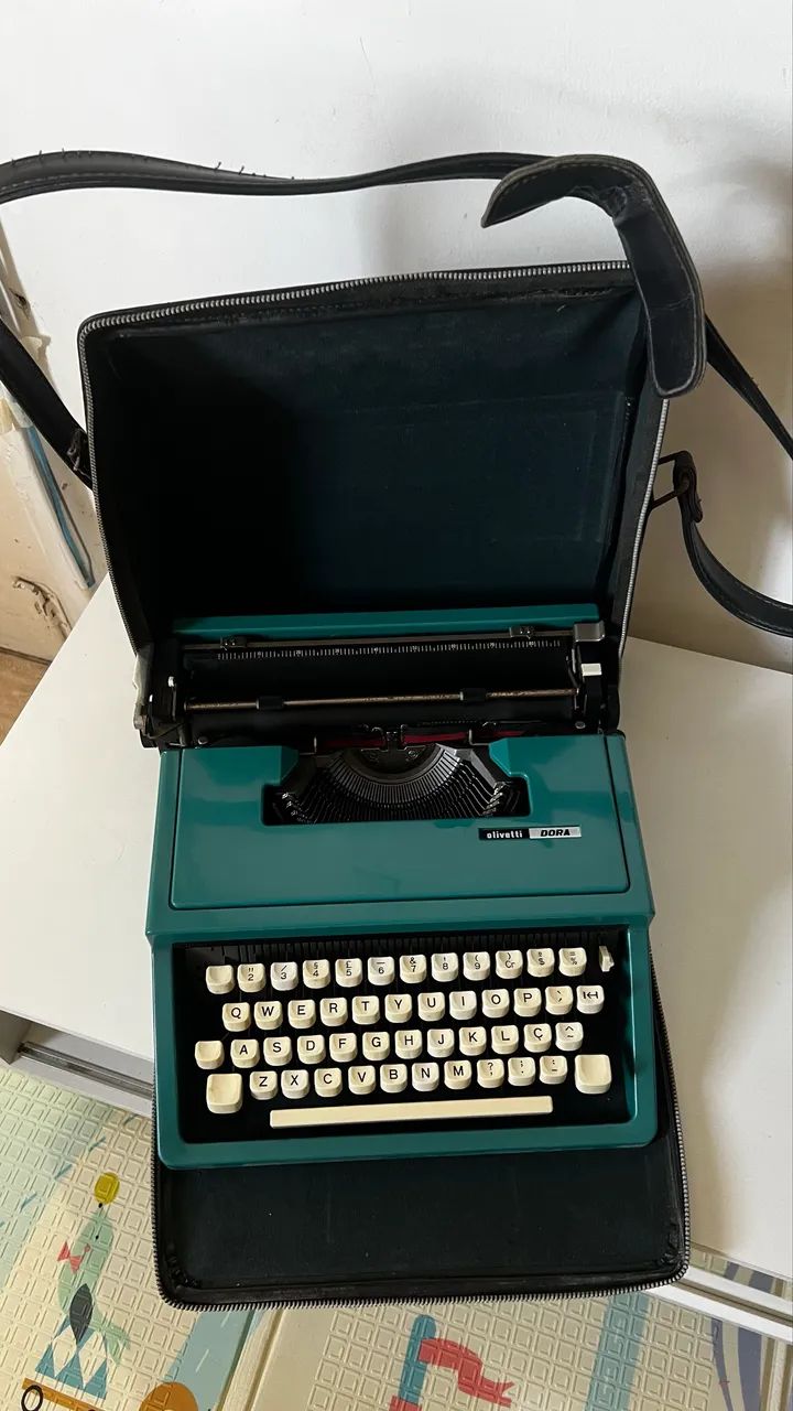 Máquina de escrever antiguidade Olivetti DORA - Foto 2