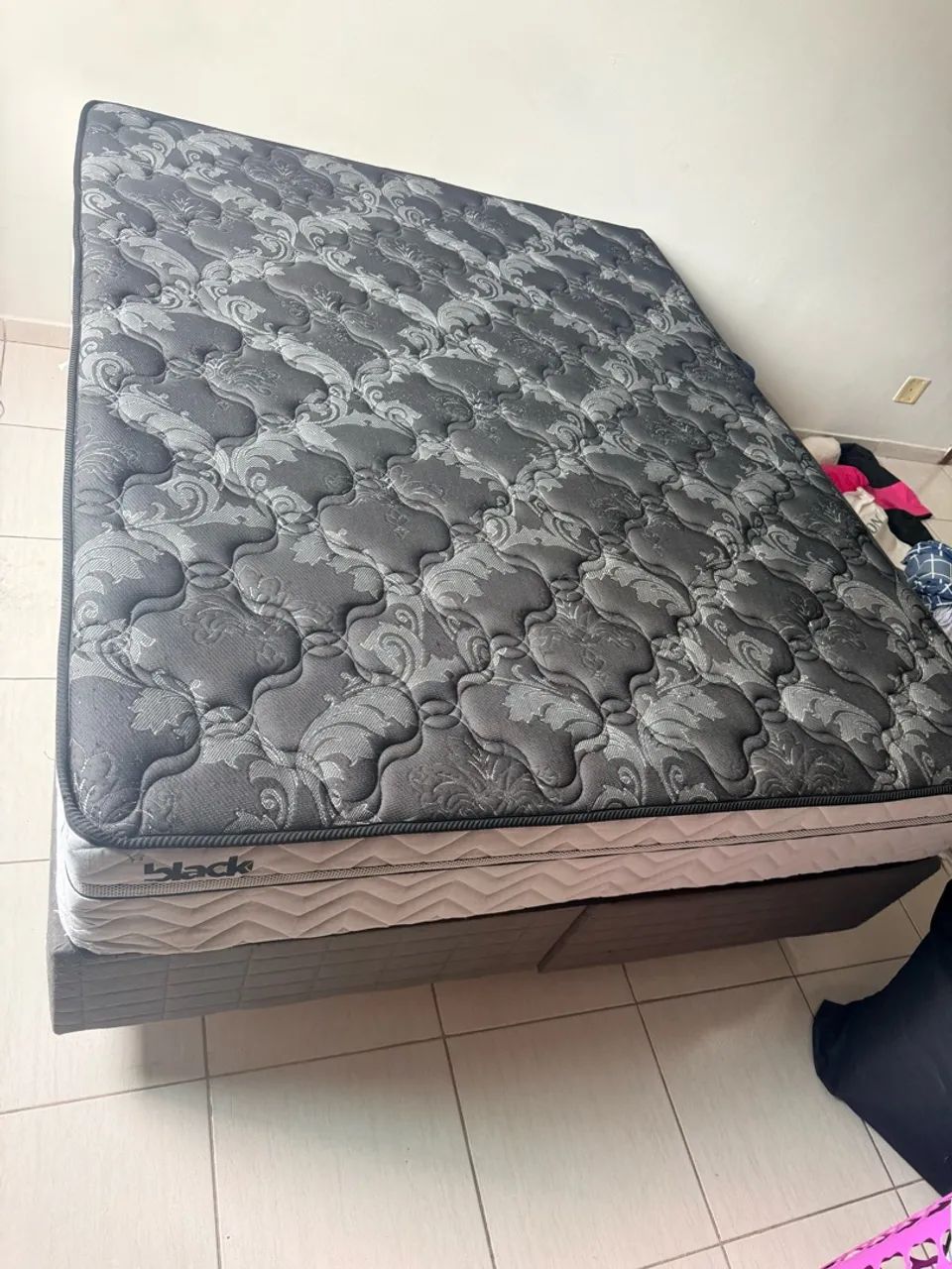 Cama box Queen 3 meses de uso