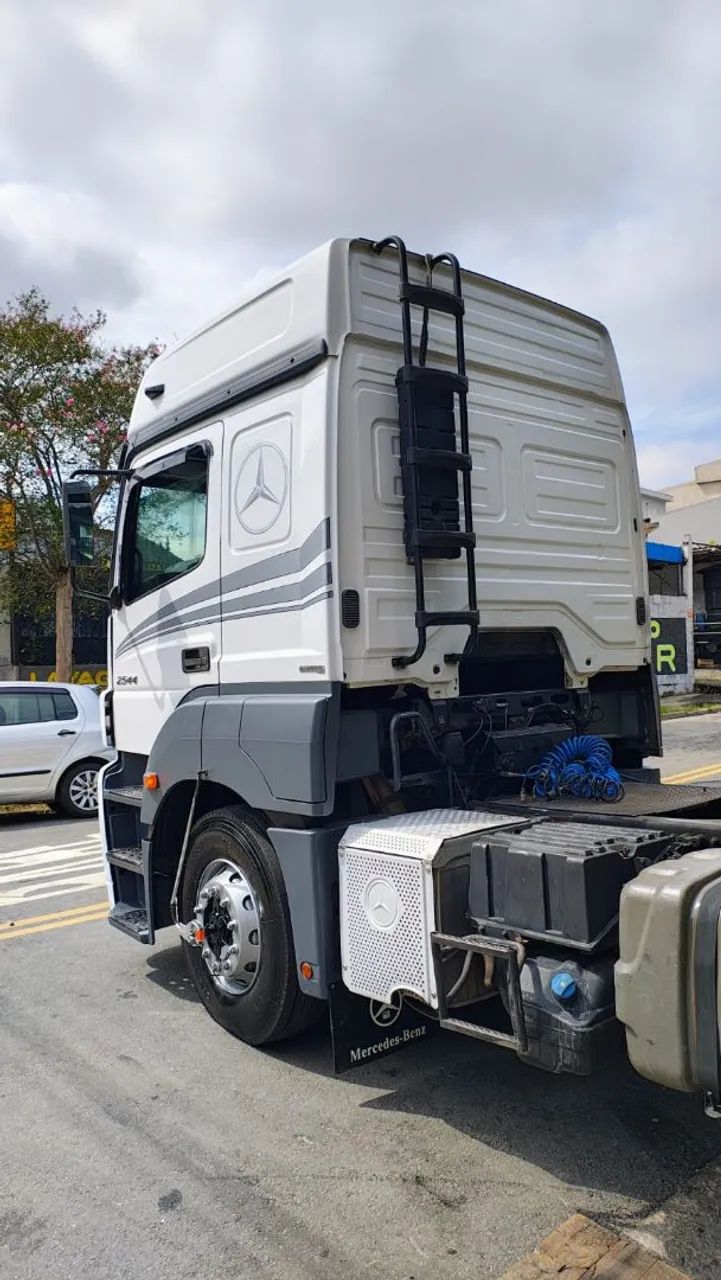 Axor 2544 2013 teto alto automático extremamente novo  - Foto 12