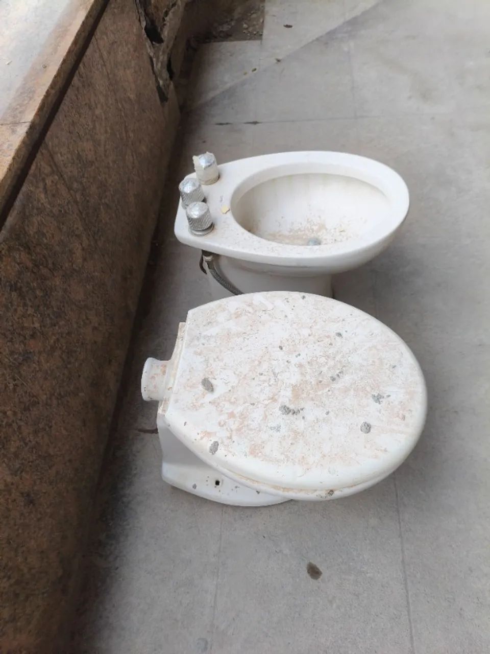 Conjunto vaso sanitário e bidê branco marca Celite - Foto 3