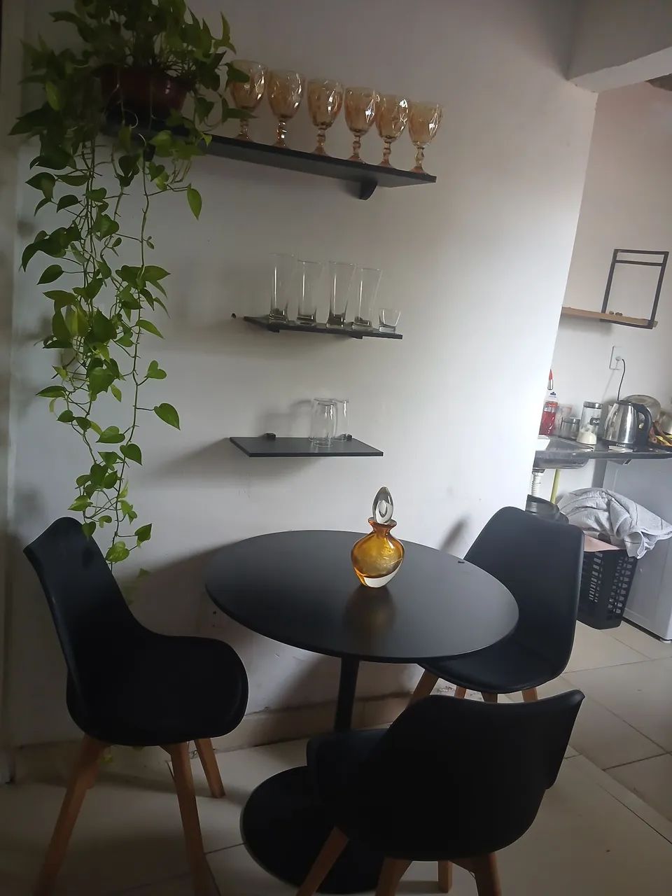 Mesa e cadeiras  