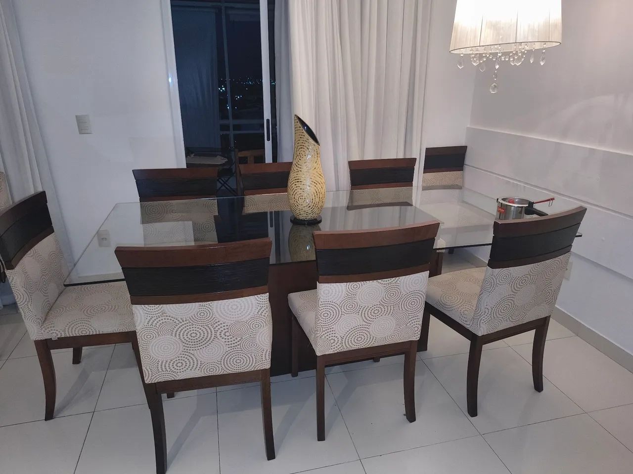 Mesa de jantar madeira com tampo de vidro da marca Rudnik 