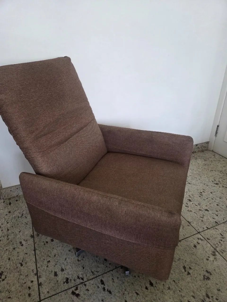  kit completo da sala!  Sofá fixo, mesa de centro e poltrona reclinável  - Foto 2