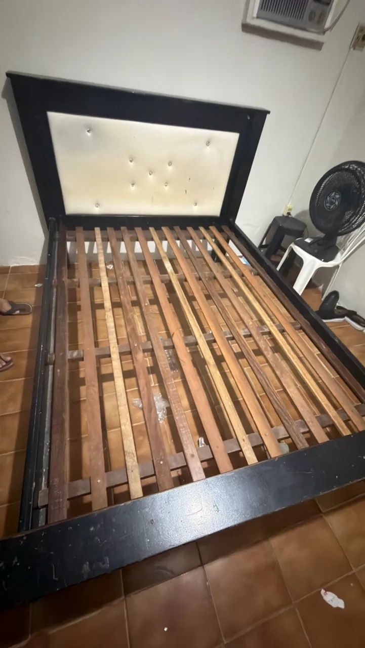 Vendo cama de madeira 