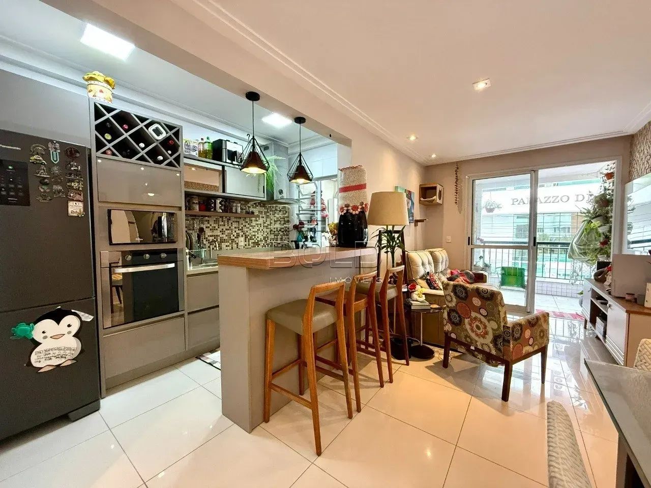 Apartamento com sol da manhã e 2 dormitórios em Coqueiros - Foto 2