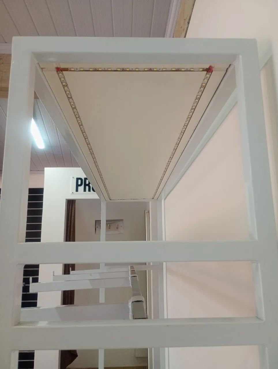 Arara para Roupas com luz de Led - Foto 2