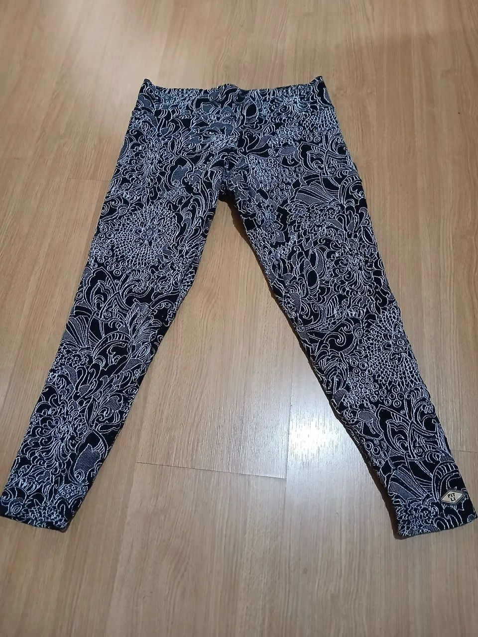 Calça Legging Estampada Feminina Preta e Branca