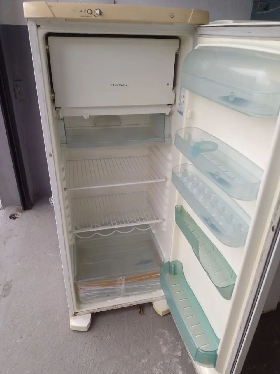 Geladeira Eletrolux  - Foto 2
