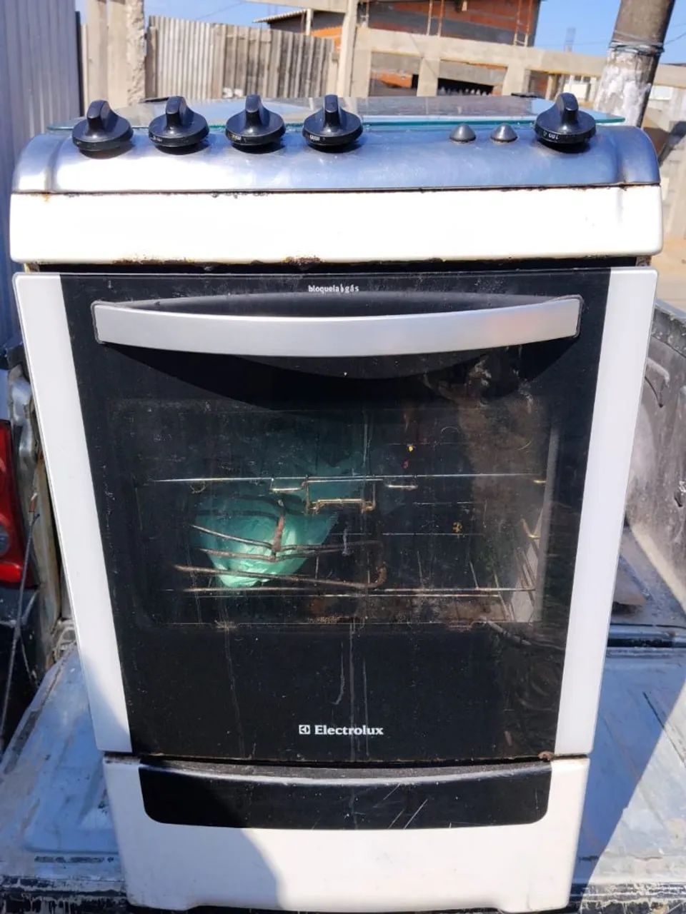 Descarte de móveis velhos elétricos 