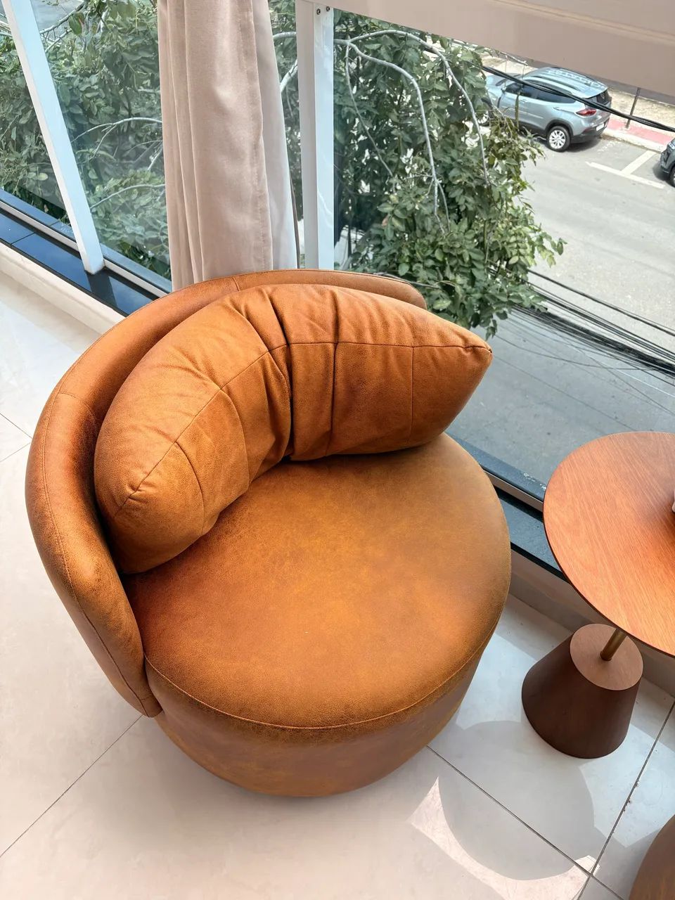 Conjunto poltrona e apoio - Foto 3