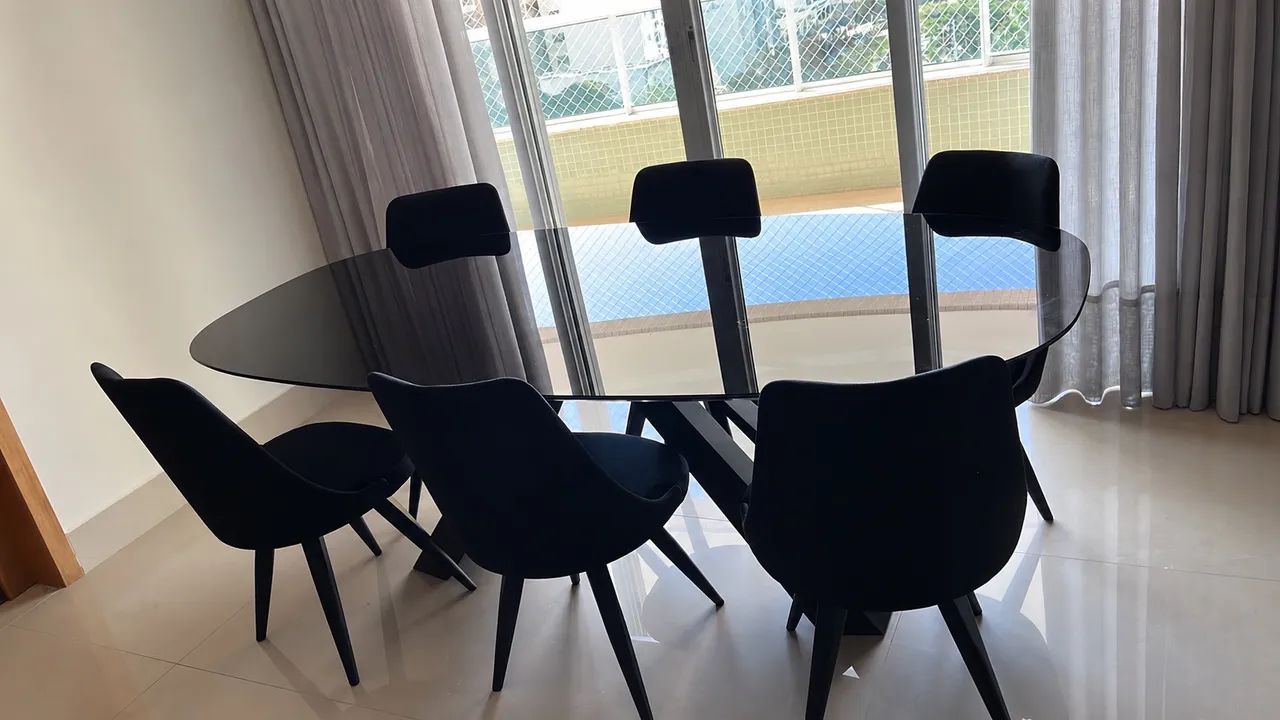 Mesa com 6 cadeiras J.Marcon