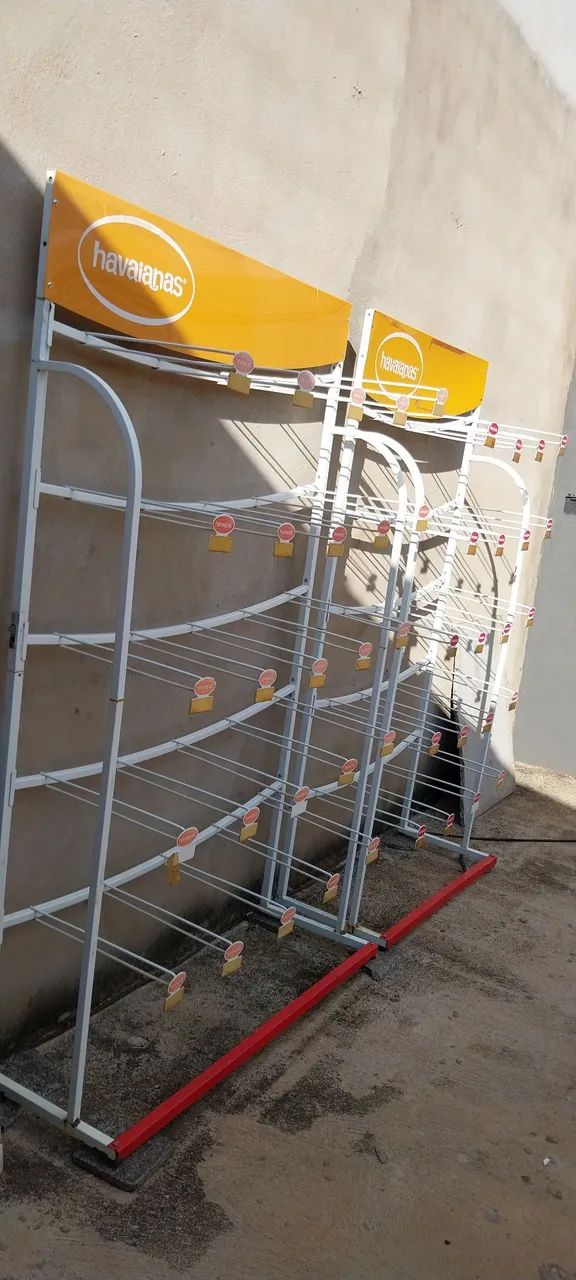 vendo 2 suportes de havaianas 