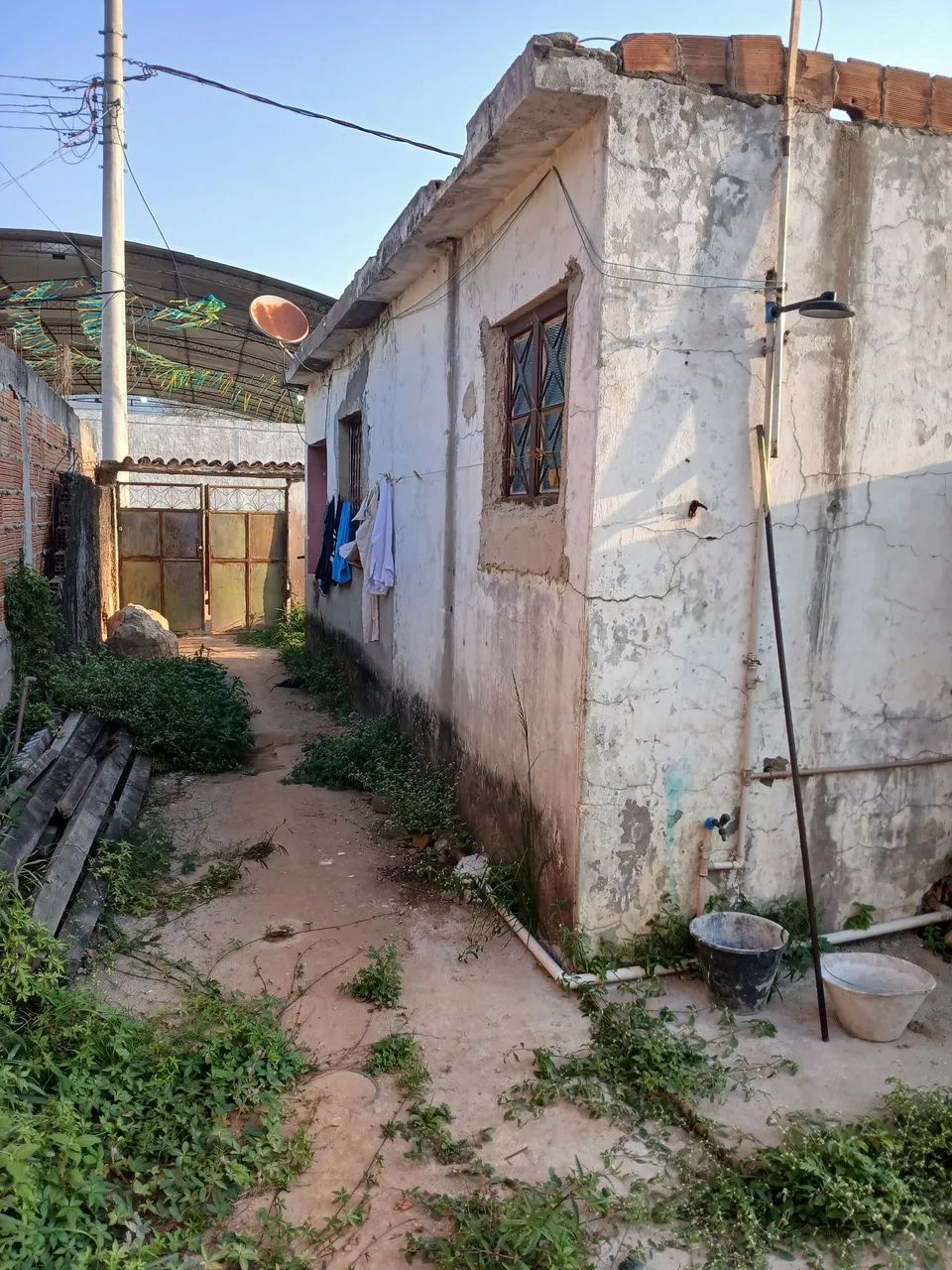 Vendo ou troco casa com terreno 10x30 - Foto 2