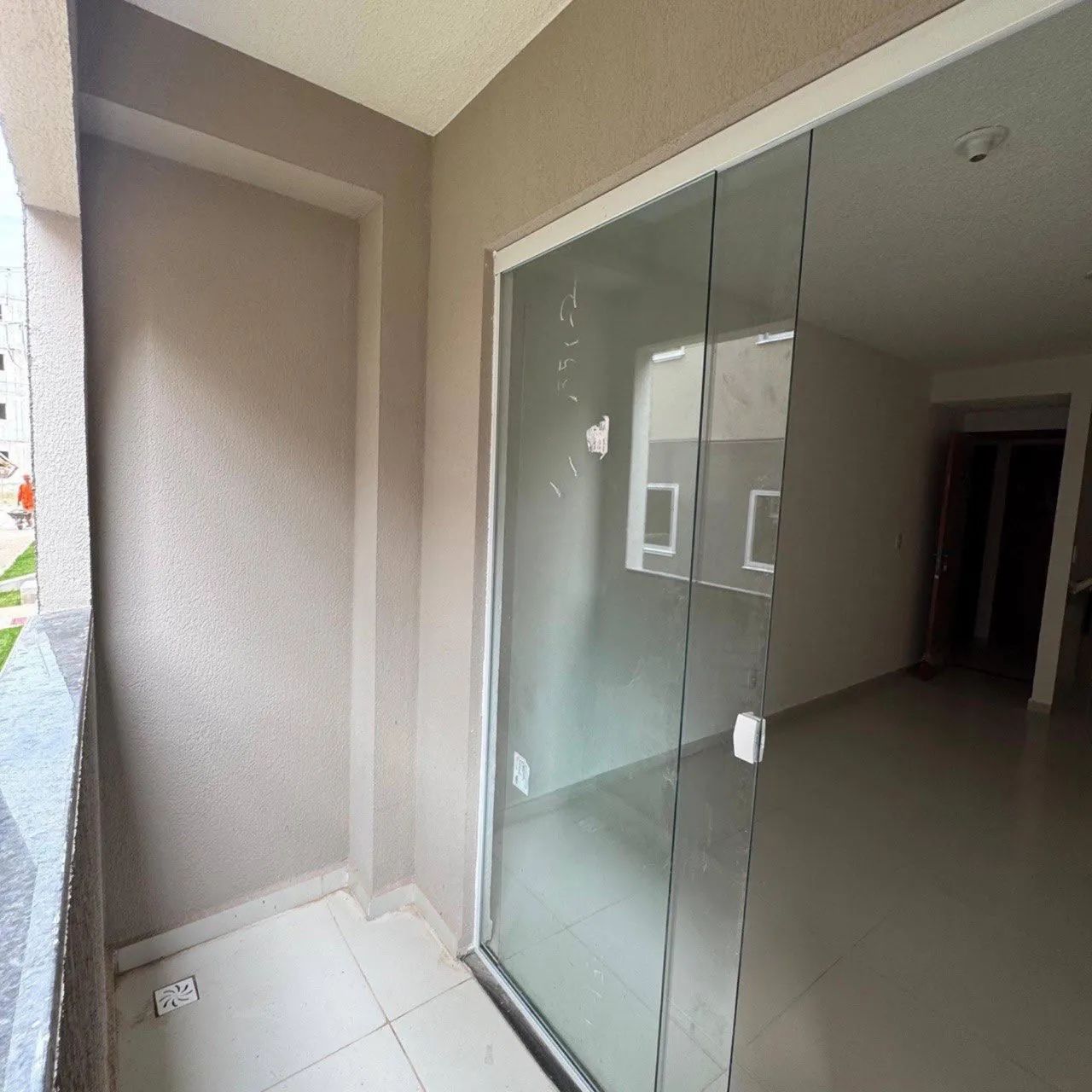 APARTAMENTO COM VARANDA A 5 MINUTOS DA PRAIA  - Foto 2