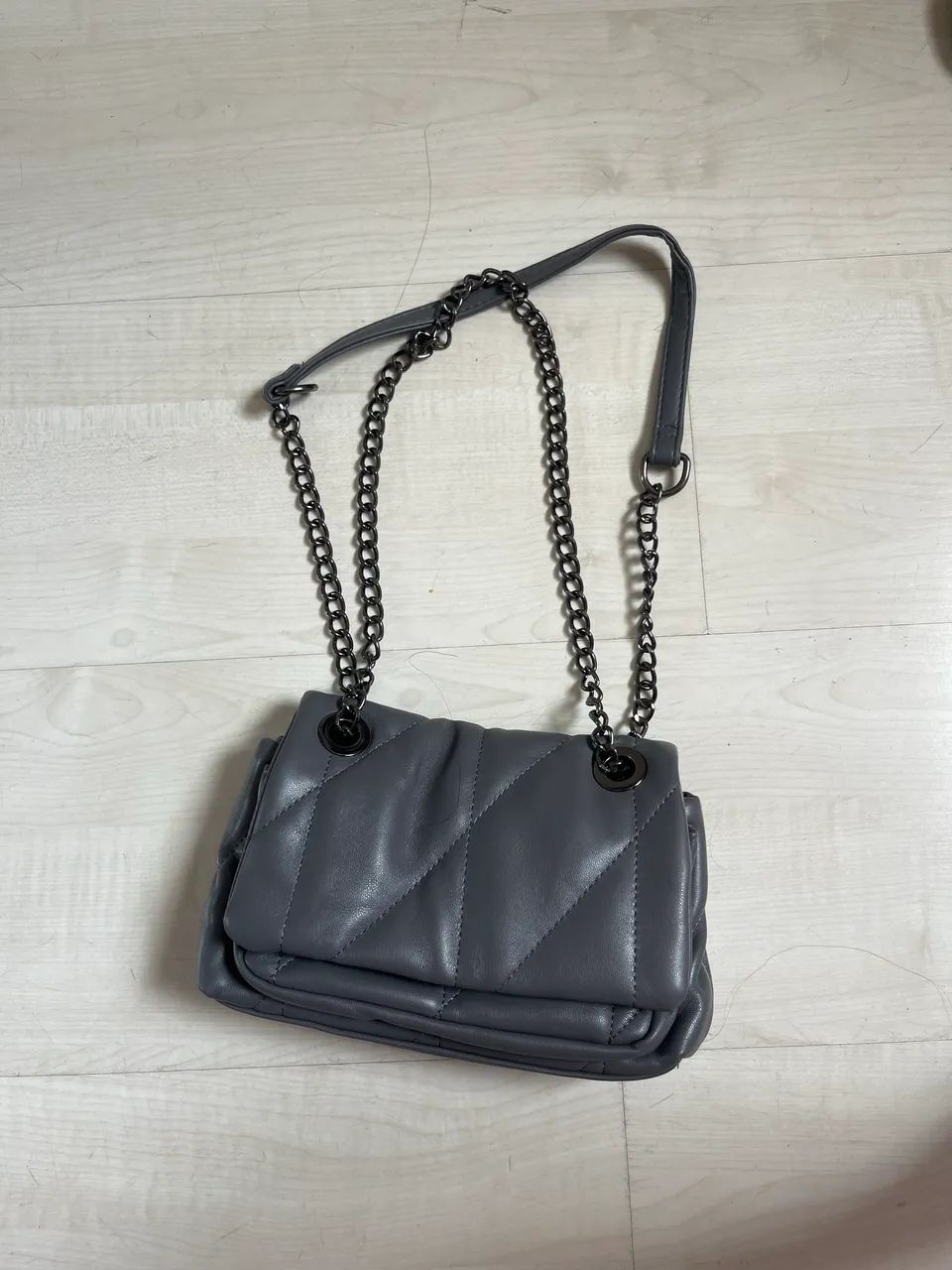 BOLSA CINZA ACOLCHOADA EXCLUSIVA - Foto 2