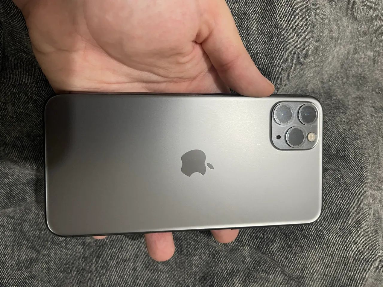 Iphone 11 pro max - 64GB - 95% de bateria - Celulares e