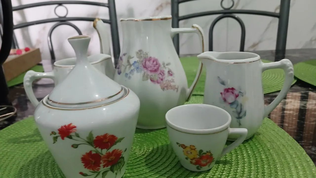 Artigos vintage bule e açucareiro 