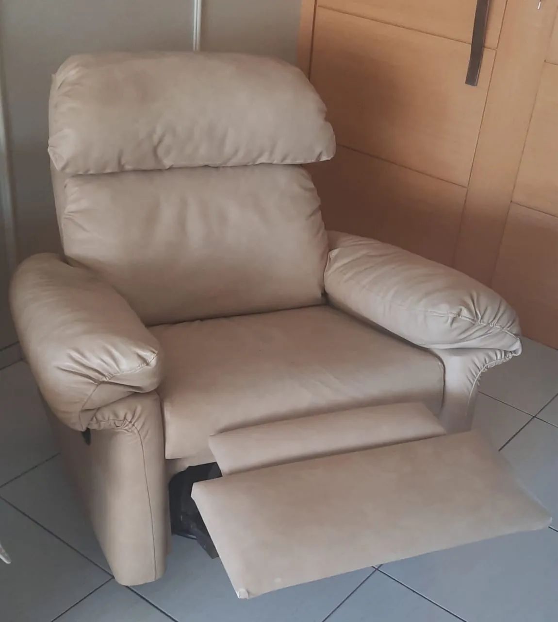 Poltrona do papai em couro, excelente estado e super confortável!!