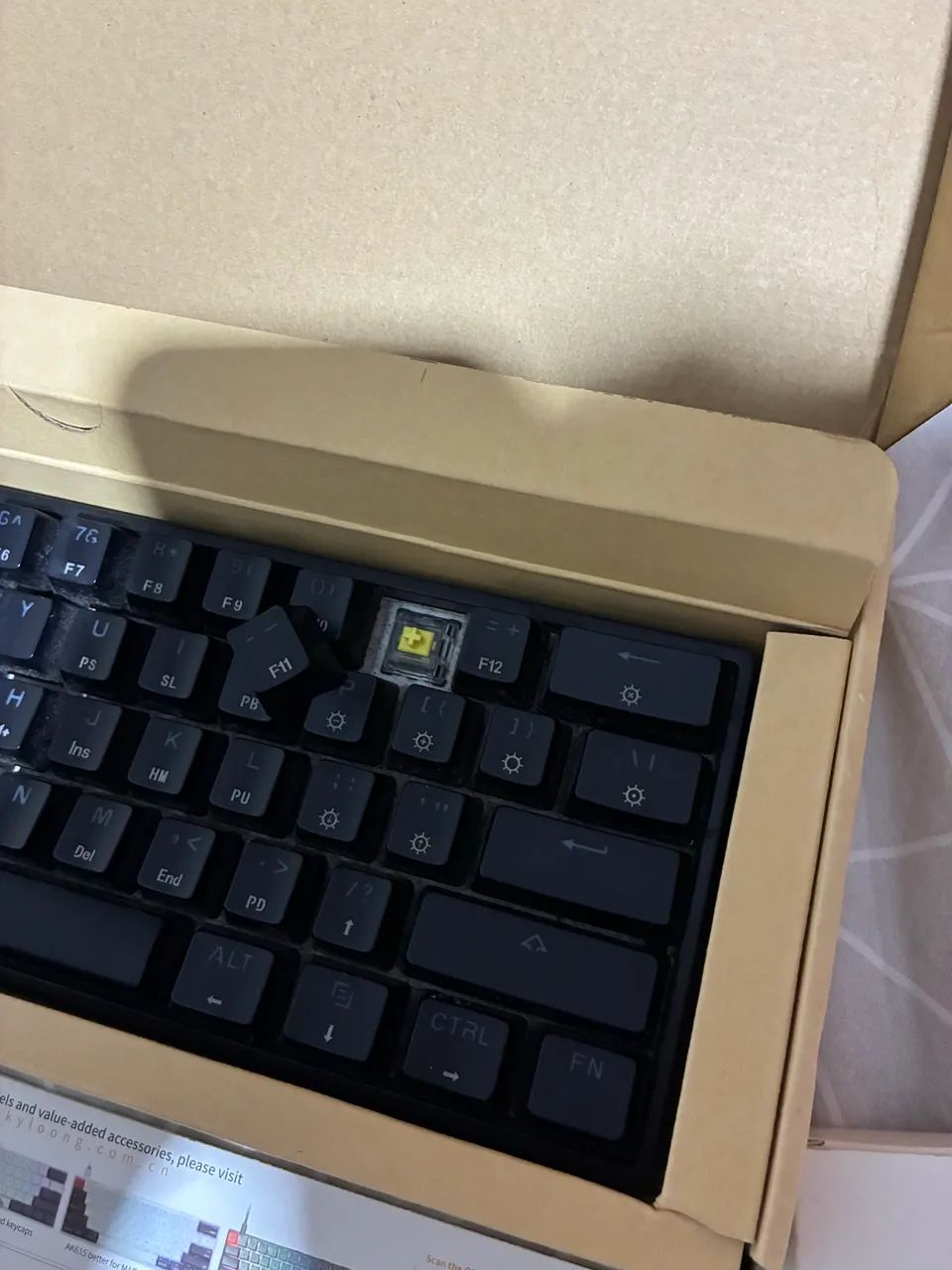 teclado gk61 skyloong switch yellow - Foto 2