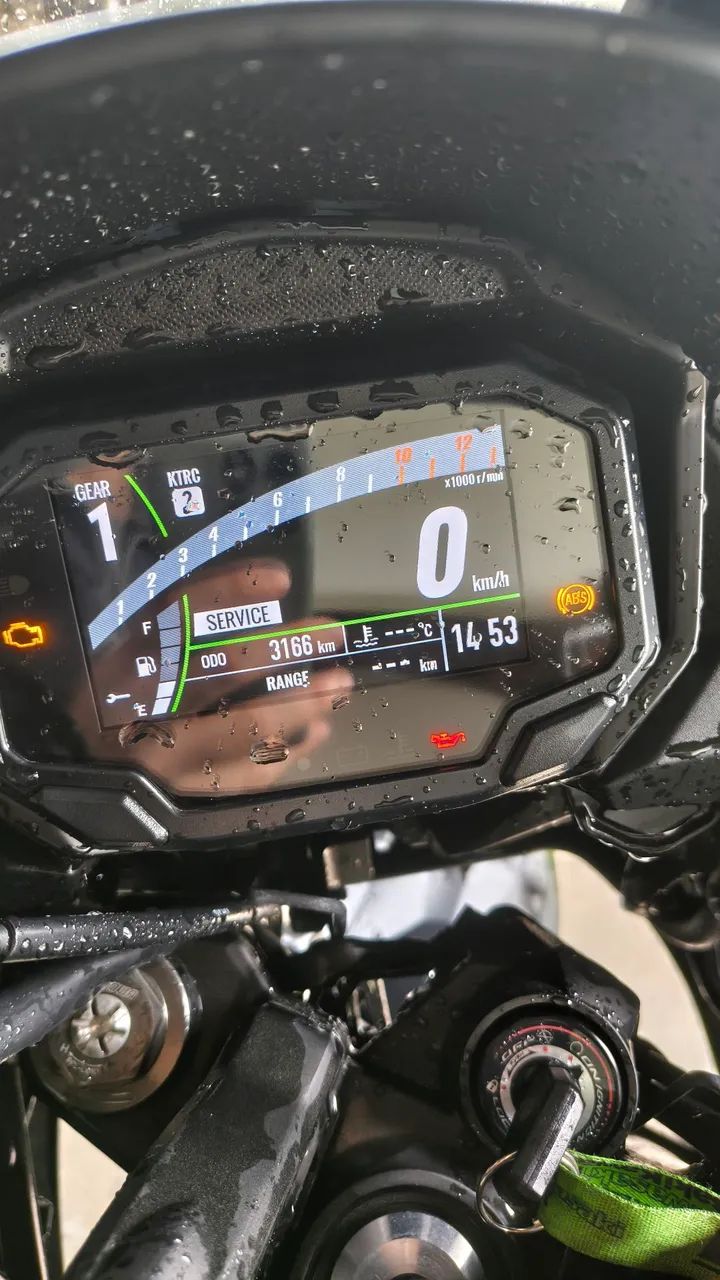 Kawasaki Versys 650 2024 preta - Foto 2